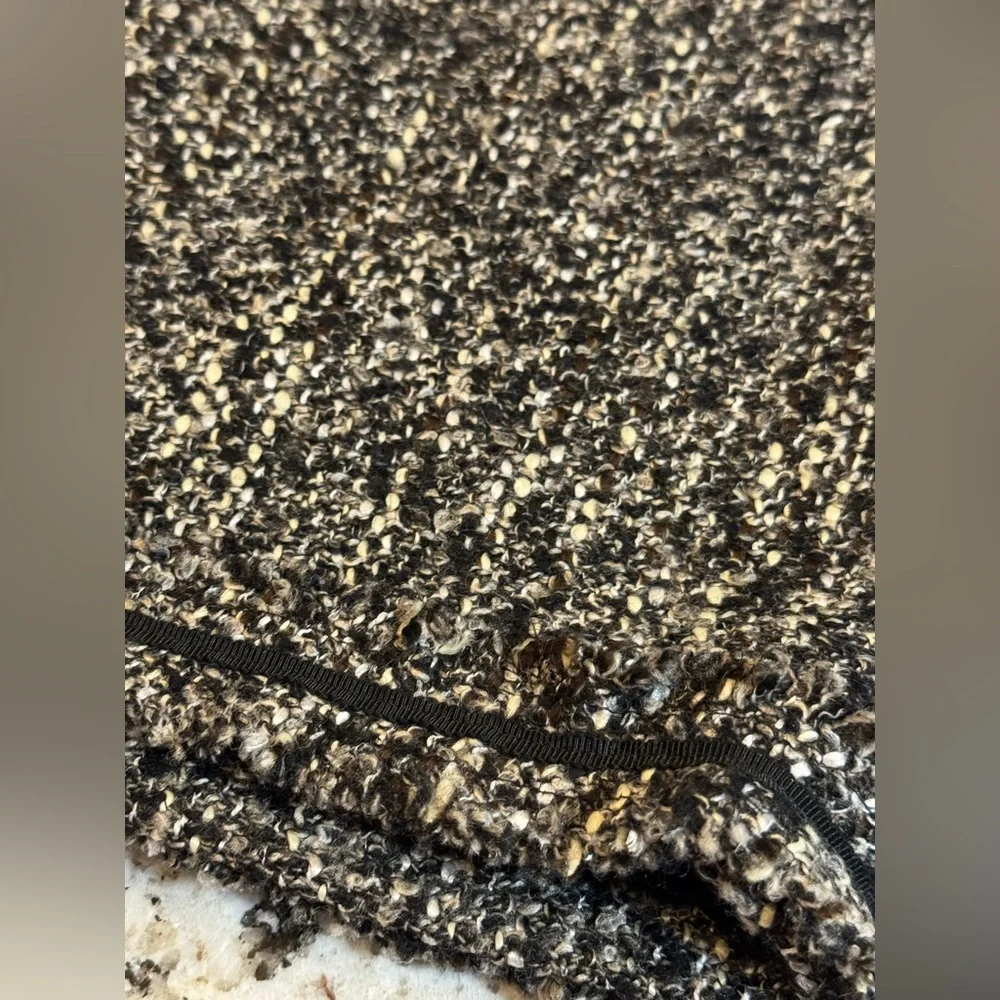 Elegant Black and Gray Tweed Skirt‎